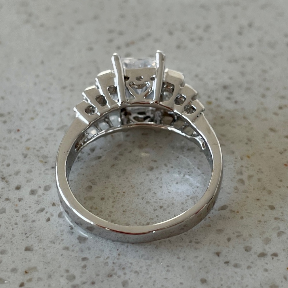 Dazzling Solid 925 Sterling Silver Women's Ring with Crystal Accents - Picture 4 of 4